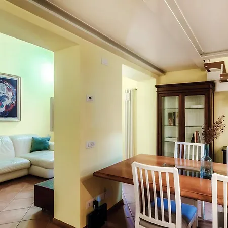 Apartment Borgovico 42 By Quokka 360 - Near The Train Station Of *